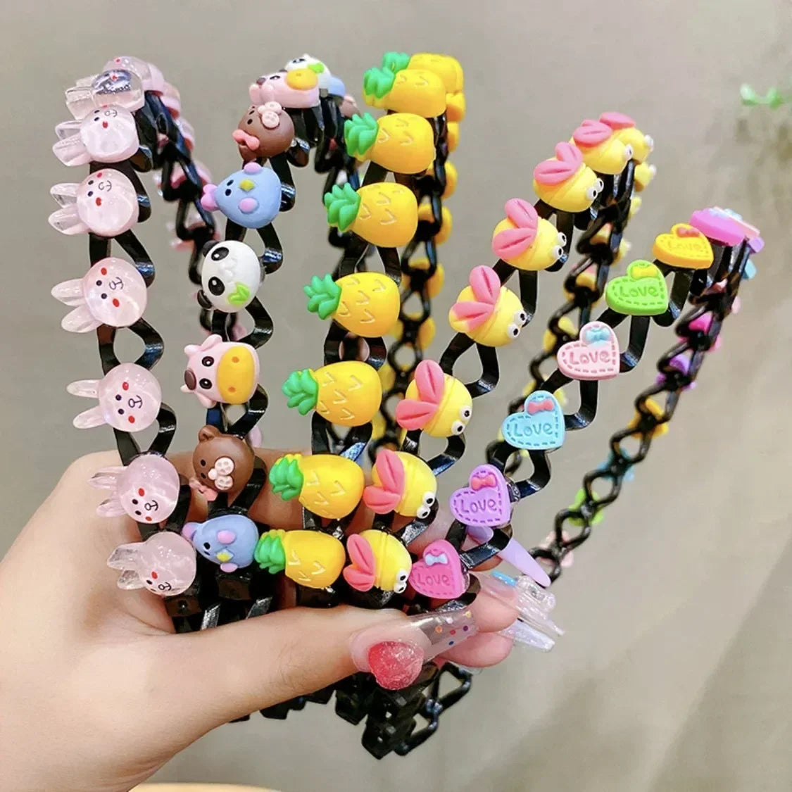 Bright and fun hair accessories set with colorful beads – perfect for kids and teens to style their look every day.