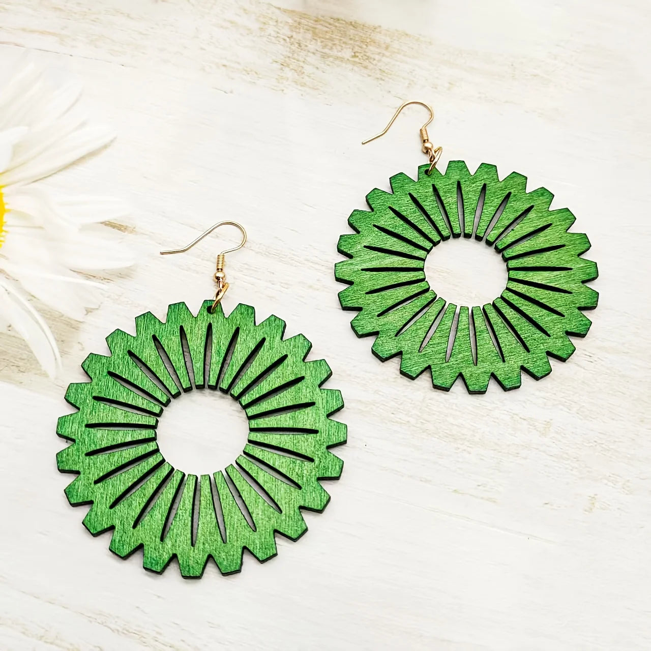 6 Pairs of Forest-Themed Hollowed-Out Green Wood Ear Rings Set, Floral and Leaf-Shaped Geometric Wooden Retro Ethnic Style Women