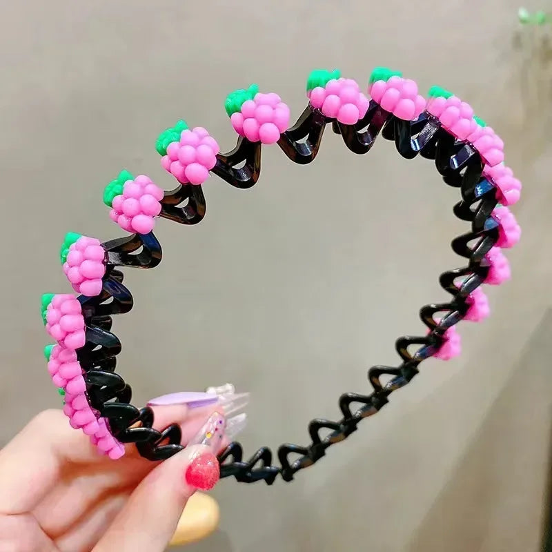 Bright and fun hair accessories set with colorful beads – perfect for kids and teens to style their look every day.