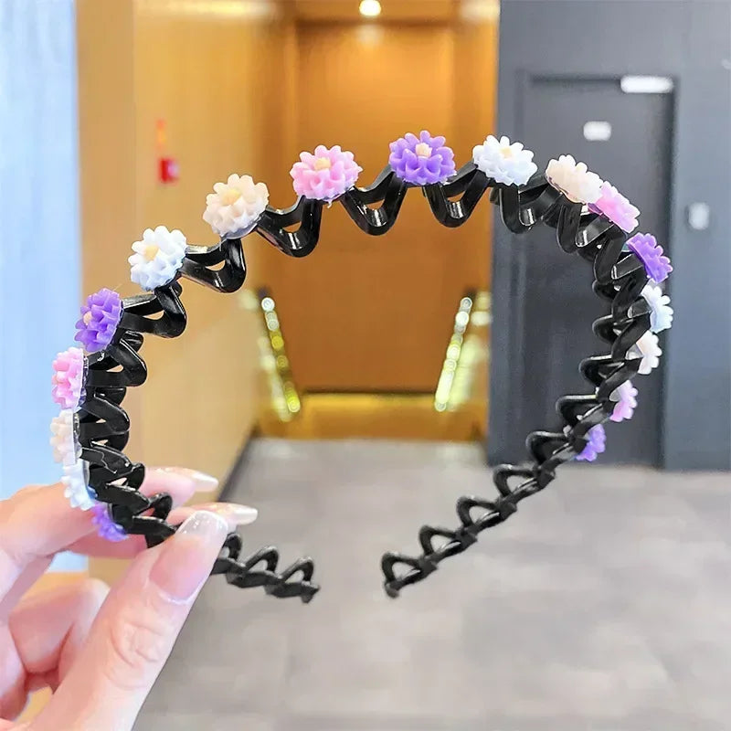 Bright and fun hair accessories set with colorful beads – perfect for kids and teens to style their look every day.